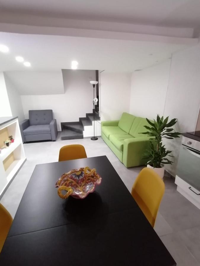 La Casa Di Orlando Apartment คาตาเนีย ภายนอก รูปภาพ